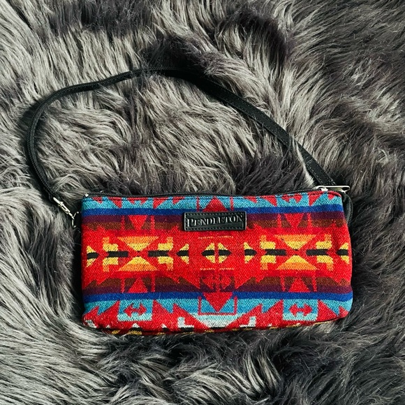 Pendleton Women's Red and Blue Patterned Bag - Picture 6 of 6
